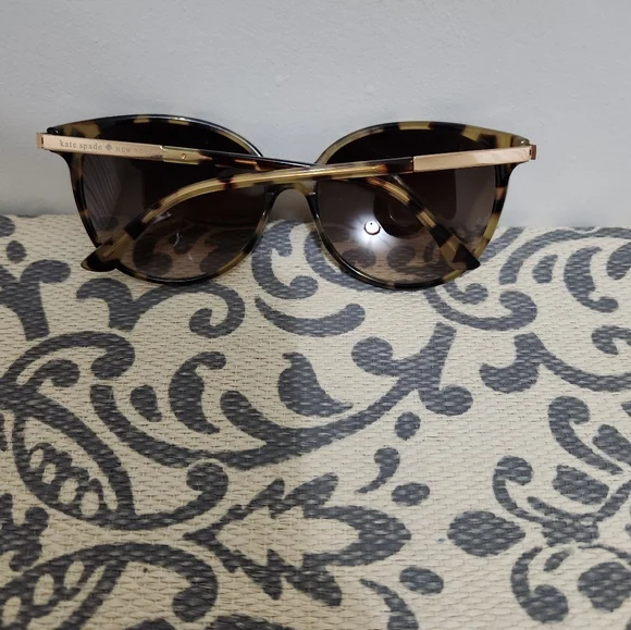 SOLD Kate Spade Shawna Tortoise Sunglasses - Picture 4 of 6